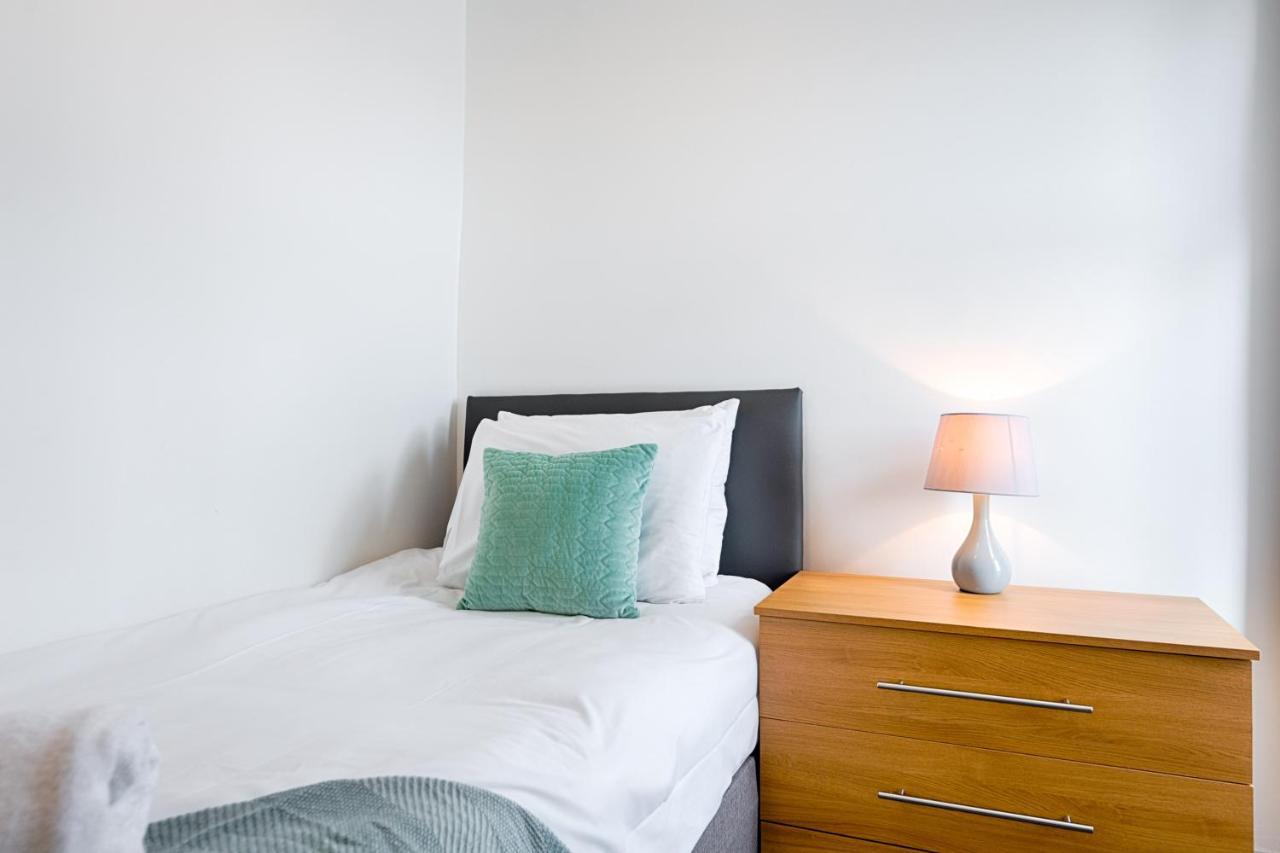 Walk To Swansea Stadium, 3 Rooms, Smart Tv'S Exterior photo